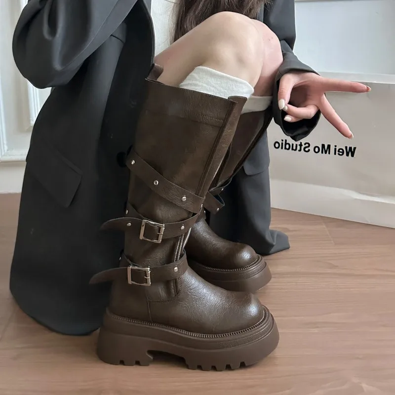 Stivali Knight 2026 Nuovo Stile Autunnale di Tendenza, Stile Britannico, Versatili, con Suola Spessa, Aumento di Altezza, Snellenti, Sopra il Ginocchio