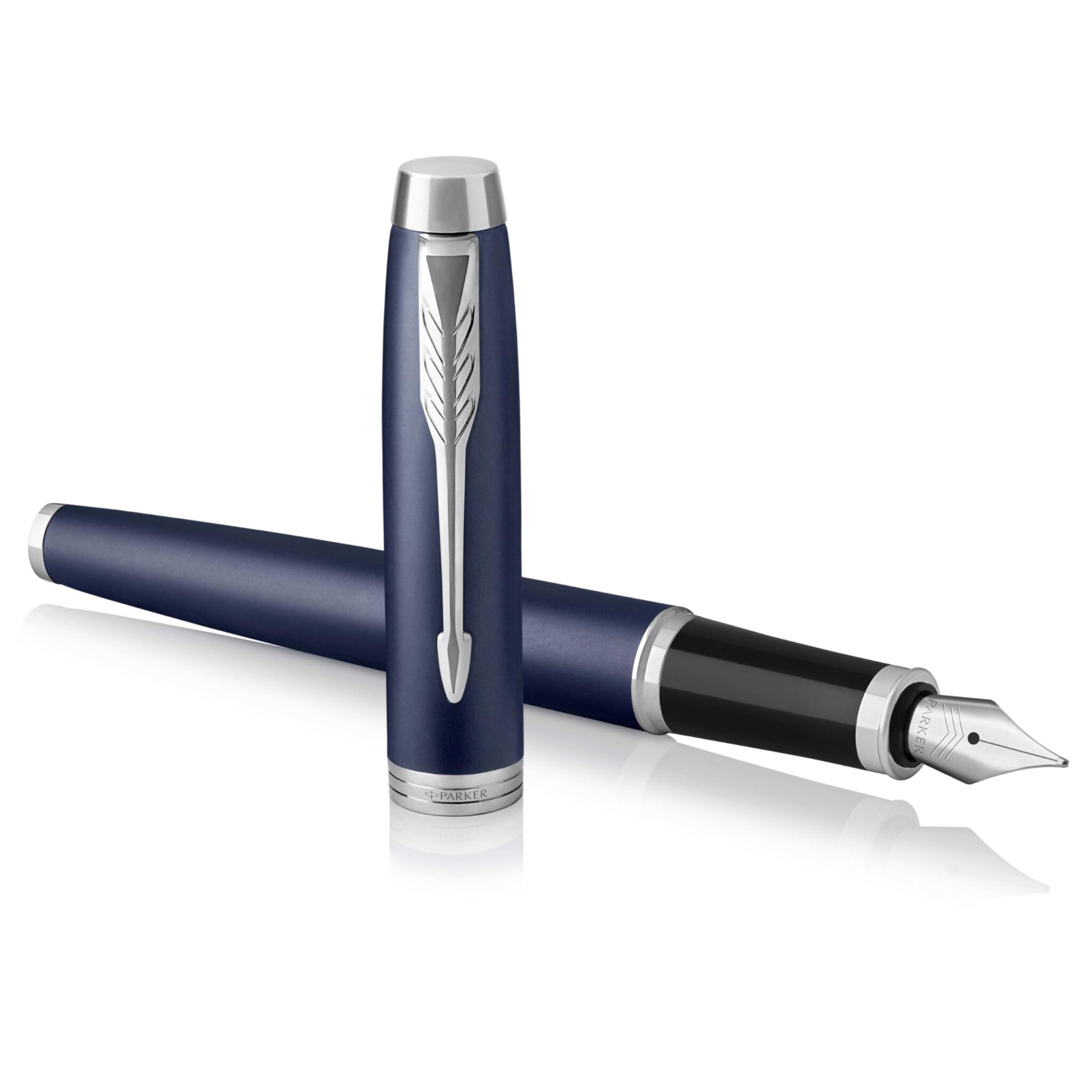 Parker IM Penna Stilografica | Punta Media e Ricarica di Inchiostro Blu | Confezione Regalo | Matte Blue Chrome Trim