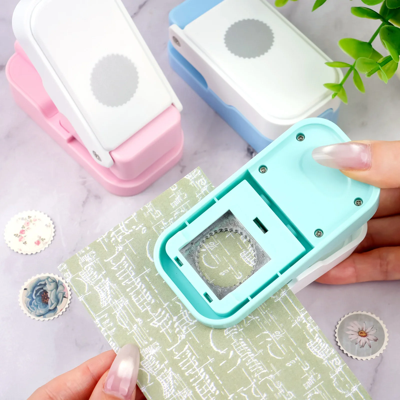 Perforatore a leva per cerchi a forma di francobollo per il creare di pagine a strati, per junk journal e scrapbooking, perforatore a leva per cerchi a conchiglia per la creazione…