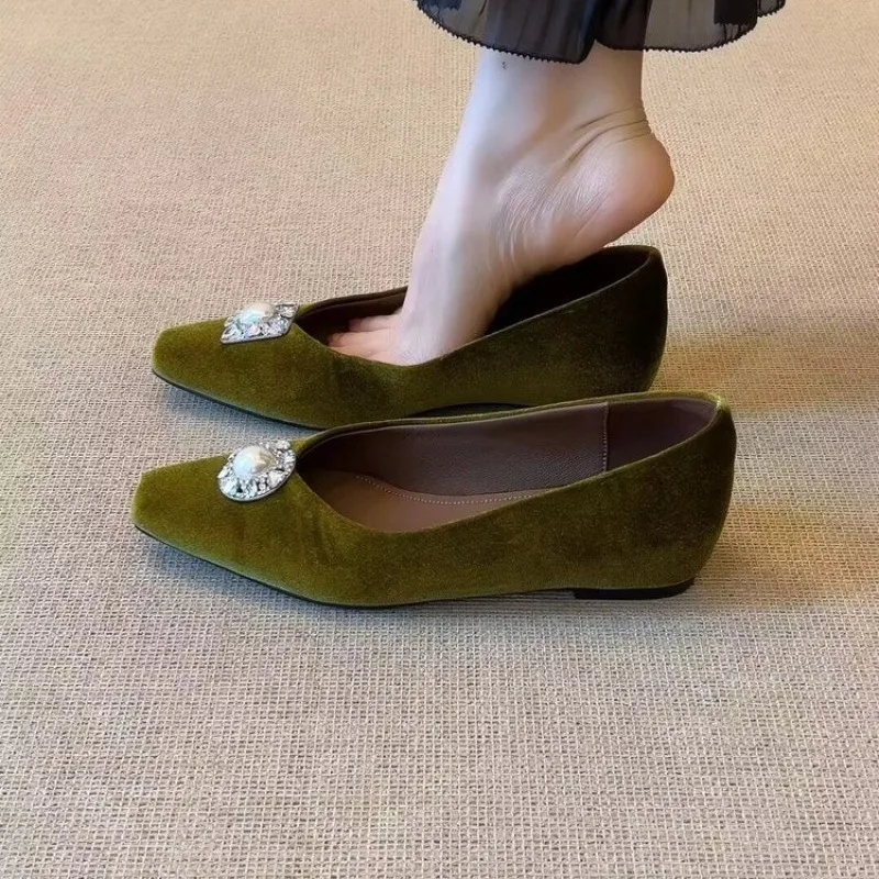 Scarpe da Donna Vintage con Perle, Punta Piatta, Scamosciate, con Strass e Fibbia Quadrata
