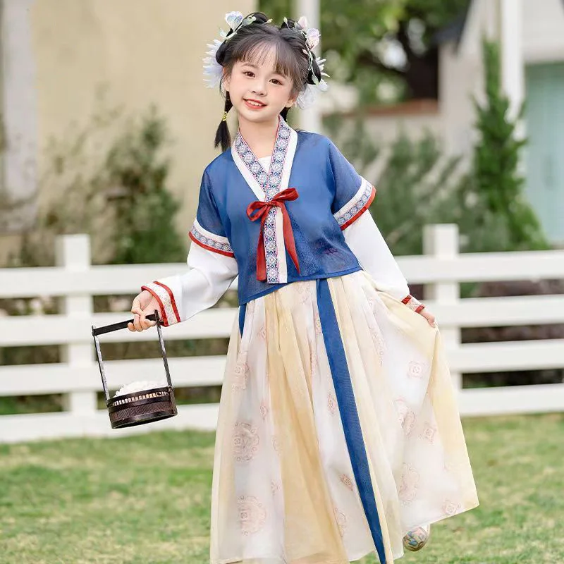 Il Hanfu cinese imita gli abiti delle ragazze della dinastia Song