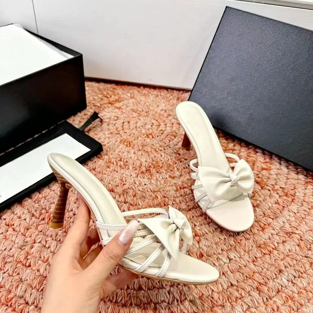 Sandali da Donna Bianchi con Fiocco, Cinturino Sottile, Punta Aperta, Tacco a Spillo Effetto Legno, Ciabatte Slip-on in Ecopelle per Feste, Matrimoni, Abiti Estivi da Donna