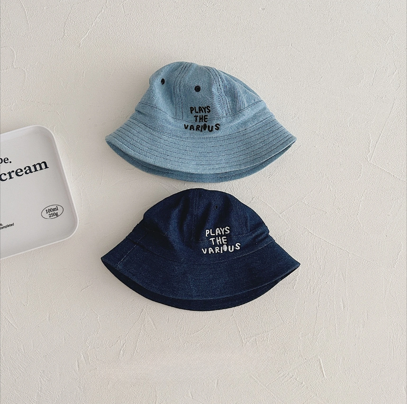 Cappello da pescatore in denim unisex per bambini, stile casual 2026, con ricamo a lettere, tesa larga, per sole e attività all'aperto