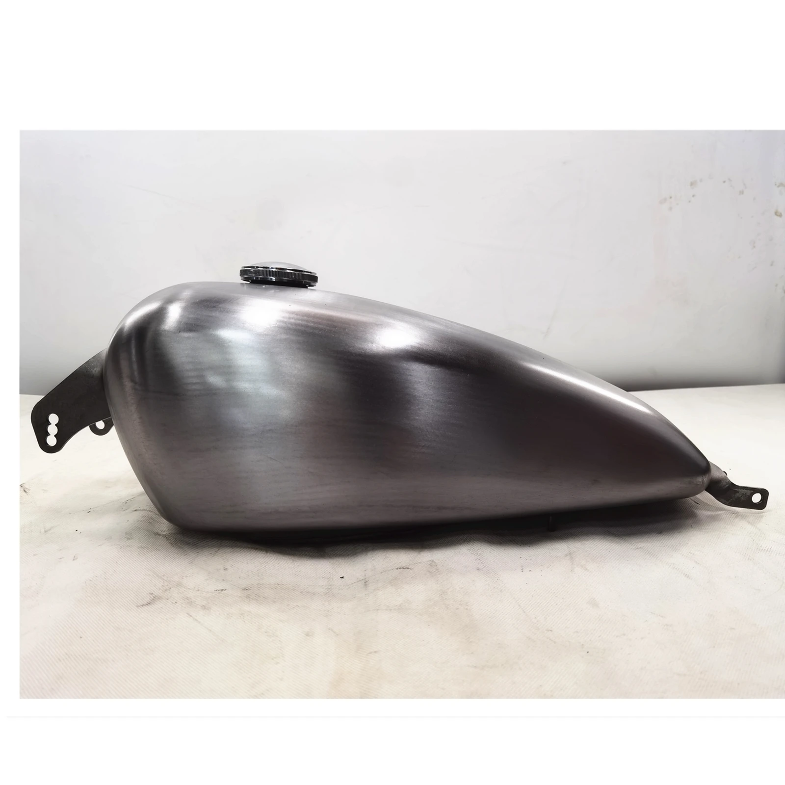 Serbatoio Carburante Moto da 10 L per Harley Sportster XL Modello Carburatore XL1200 883N X48 2007-2022