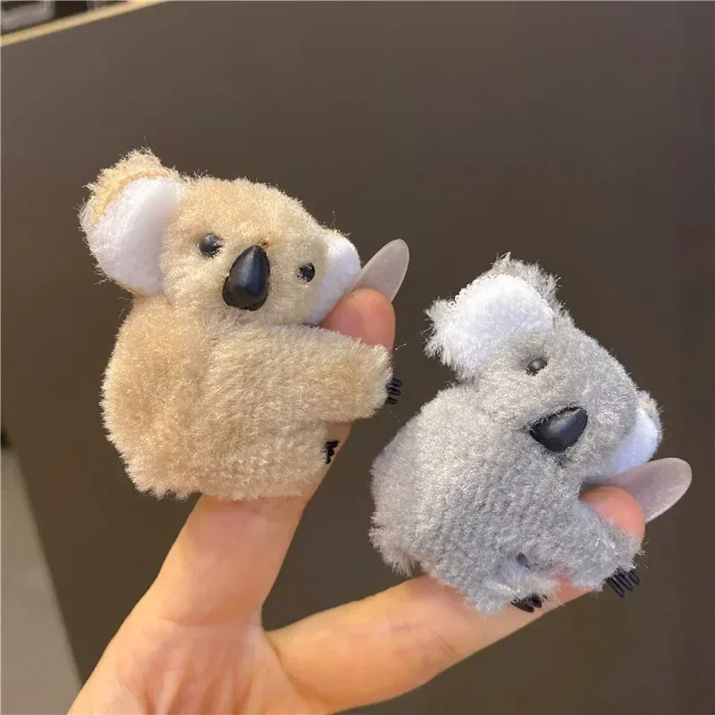 Peluche carino Koala Decorazione interna per auto Specchietto retrovisore automatico Decorazione dello schermo di controllo Visiera parasole Clip per carta Accessori per auto rega…