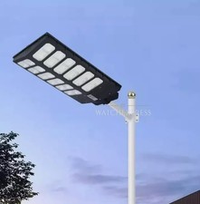 Lampione Stradale LED 2000W con Pannello Solare Telecomando Crepuscolare 2025
