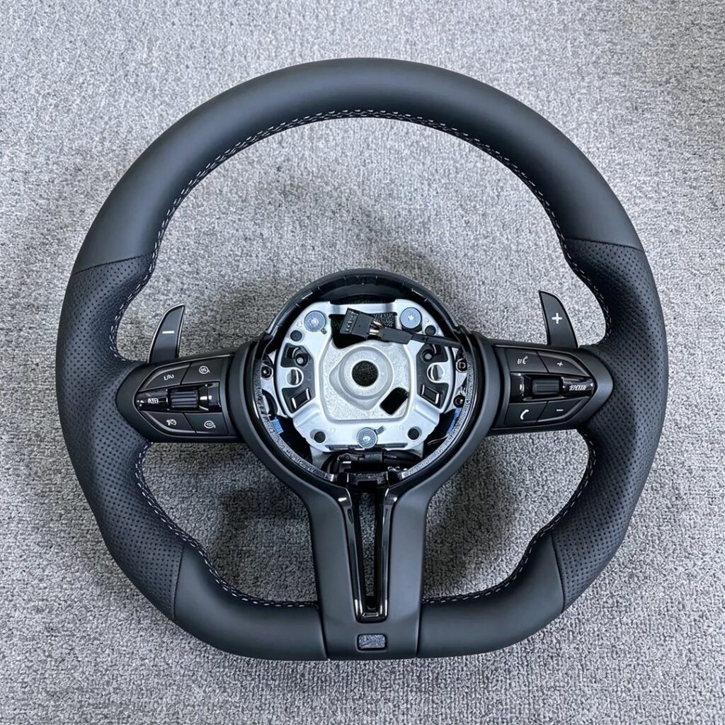 Volante in Pelle Stile M Sport Nero Cromato per BMW E70 E71 E84 E90 E92 E93 E87 E82 F20 F30 F87 M3 M5 F10 F45 F15 F48