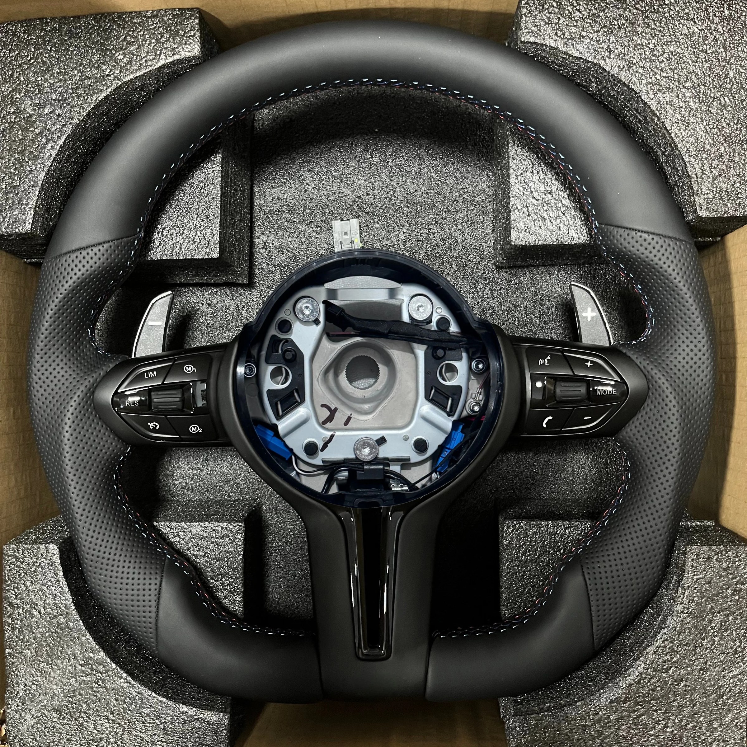 Volante in Pelle Serie F M Sport per BMW F20 F21 F22 F44 F30 340i F31 F34 335i F32 F33 F36 F10 535i 550i F11 F07 F06 F13
