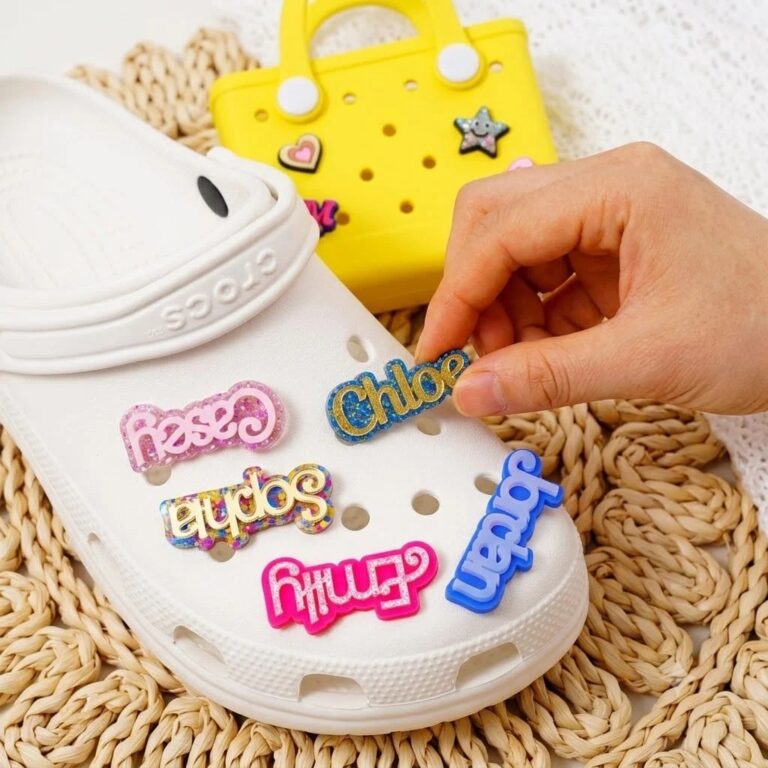 1 ciondoli per scarpe con nome personalizzato per PC | Ciondoli ritagliati con testo personalizzato | Accessori per zoccoli in acrilico multicolore