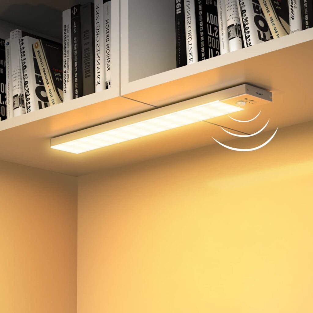 OUILA Luce Armadio LED con Sensore di Movimento Luci Sottopensile Cucina | 23 CM 4 Modalità Lampada Guardaroba Luce Notturna USB Ricaricabile,LED Luci Sottopensile per Cucina Scal…