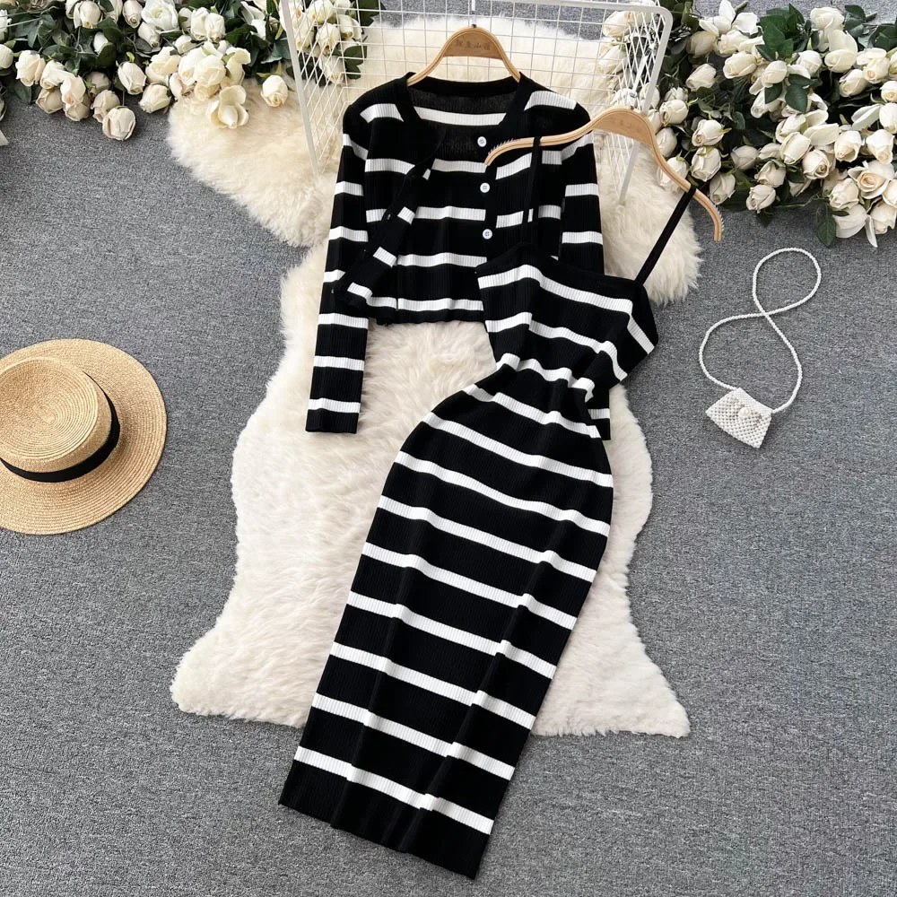 Abito coreano con cinturino per spaghetti a righe patchwork di colore dolce e cardigan a maniche lunghe con scollo a V Set da 2 pezzi