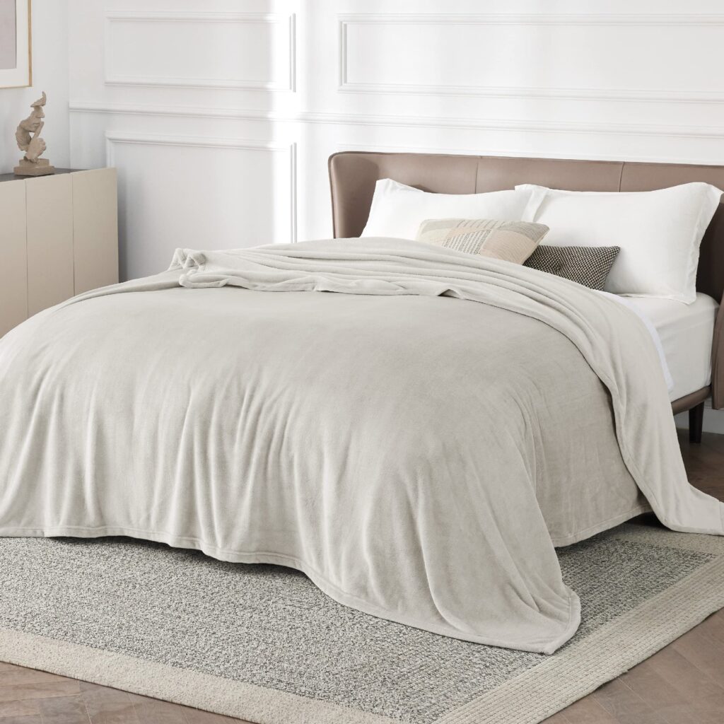 Bedsure Plaid Divano Coperta Pile - Flanella, 220 x 240 cm, Beige | Leggera e traspirante, coperta in flanella spessa e morbida, per casa e regalo, tutto l'anno, per uomo e donna