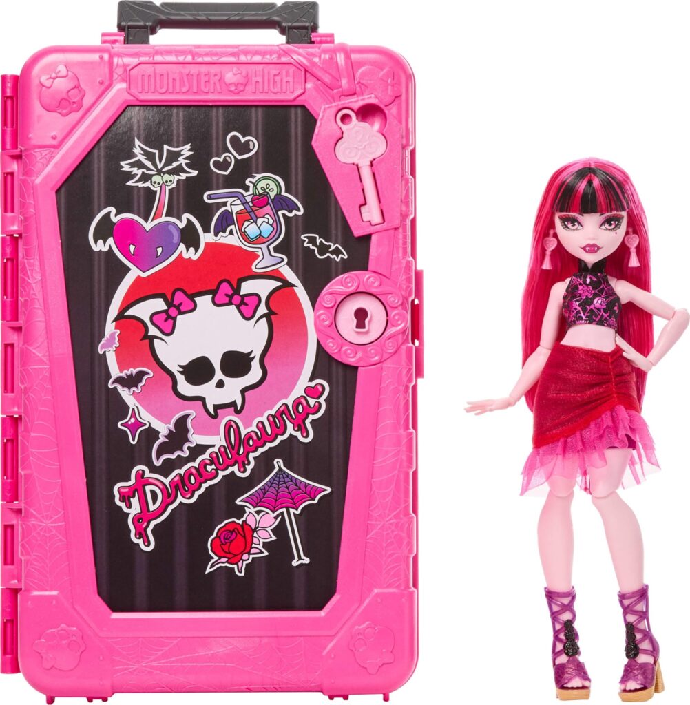 Monster High Segreti da Brivido Draculaura Bambola Oasis | Destinazione: Gore-geous Oasis - Set di bambole e accessori con valigia e oltre 19 sorprese come vestiti