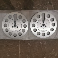 Una coppia mulinello a nastro argentato Sony 7" pollici metallo chiaro alluminio take up reel